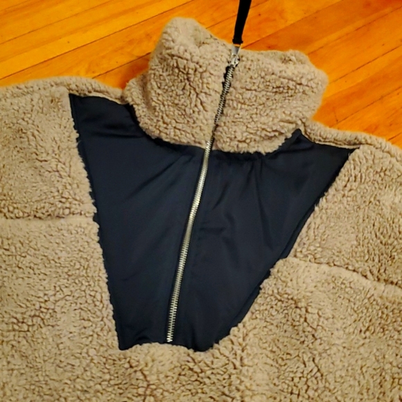 Abercrombie & Fitch light brown teddy half zip pullover sweater. Cozy. Size L. - Picture 6 of 12
